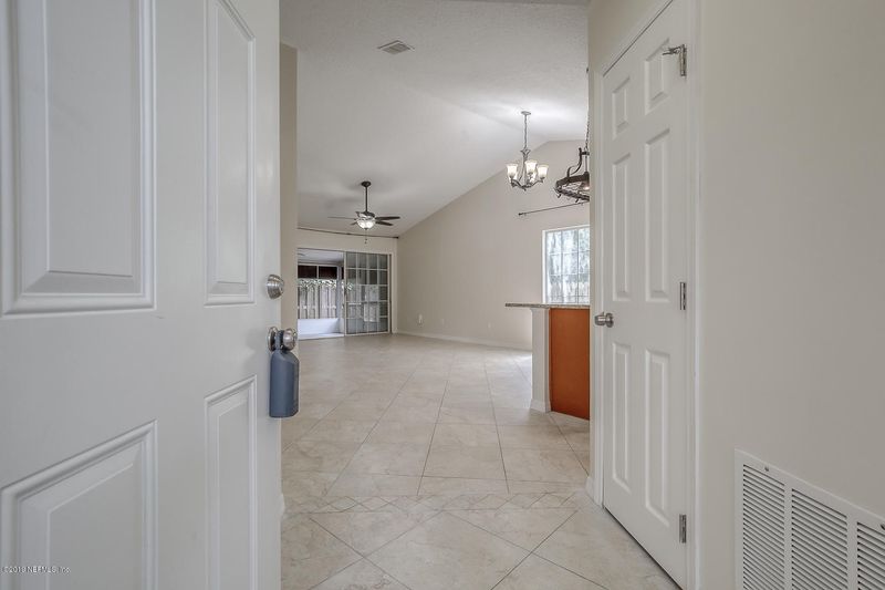 7774 Lynchburg Ct E, Jacksonville, FL 32277
