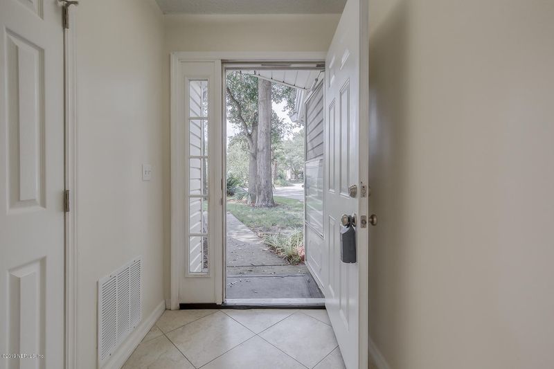 7774 Lynchburg Ct E, Jacksonville, FL 32277