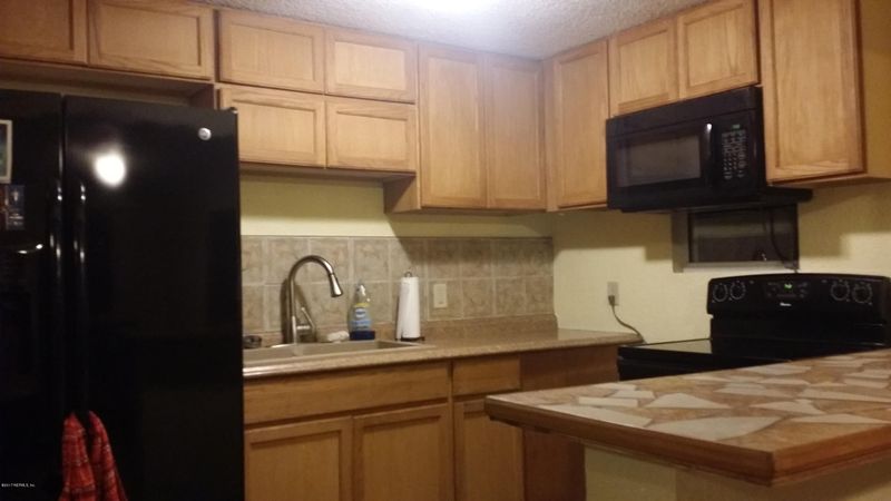779 Cahoon Rd S, Jacksonville, FL 32221