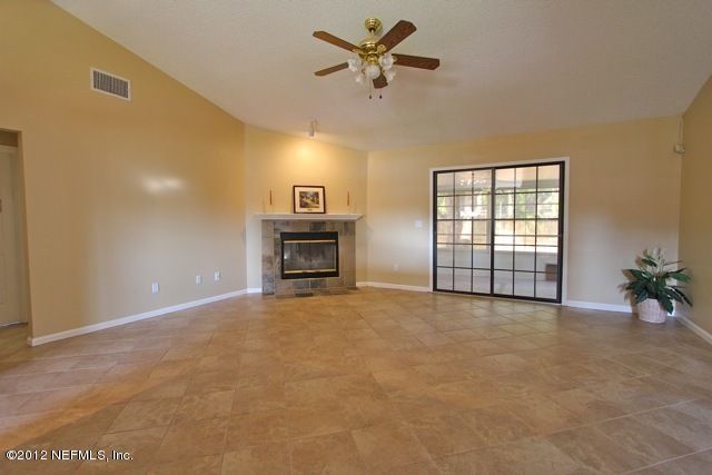 7792 Pikes Peak Dr, Jacksonville, FL 32244