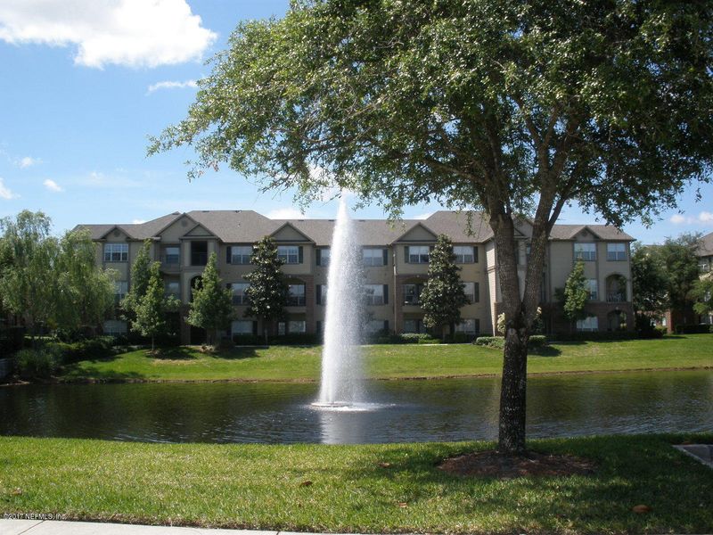 7800 Point Meadows Dr #515, Jacksonville, FL 32256