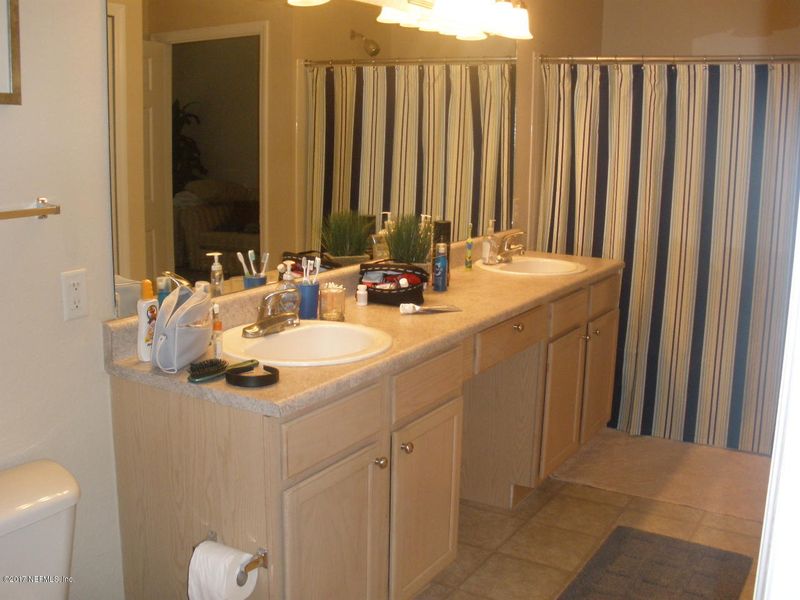 7800 Point Meadows Dr #515, Jacksonville, FL 32256