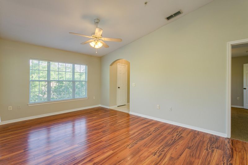7800 Point Meadows Dr #637, Jacksonville, FL 32256