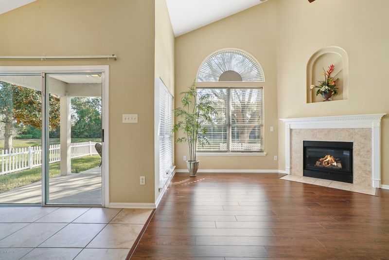781 Candlebark Dr, Jacksonville, FL 32225