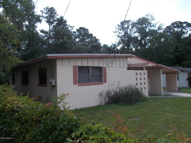 7811 Le Mans Dr, Jacksonville, FL 32210