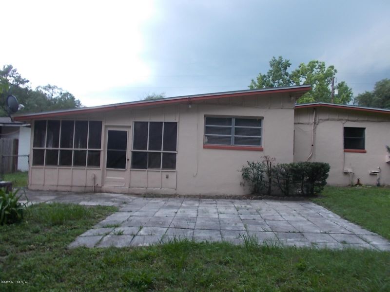 7811 Le Mans Dr, Jacksonville, FL 32210