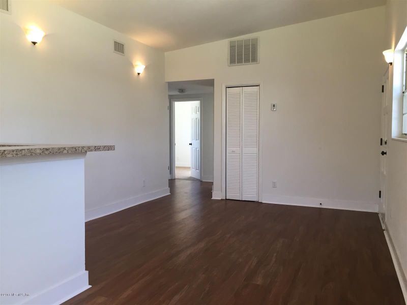 7815 Elvia Dr, Jacksonville, FL 32211