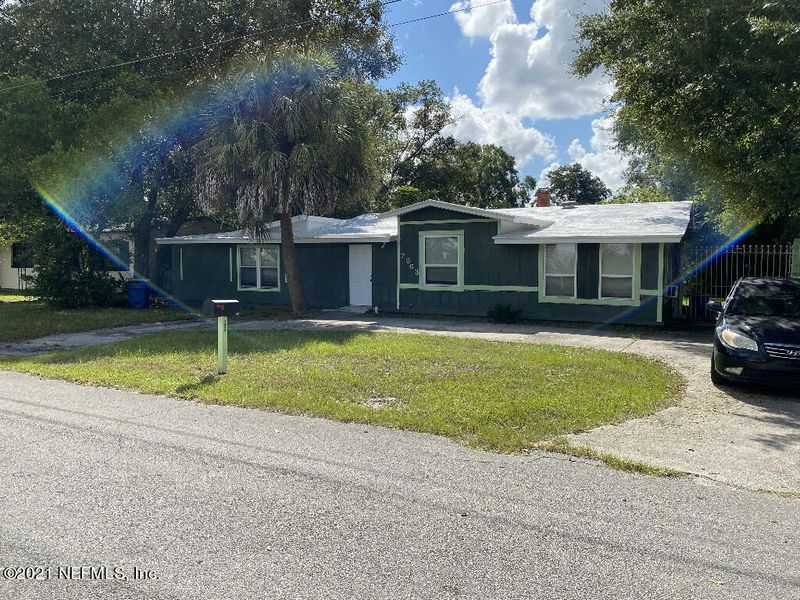 7863 Denham Rd E, Jacksonville, FL 32208