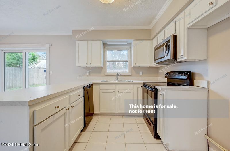 7896 Rondeau Dr E, Jacksonville, FL 32217