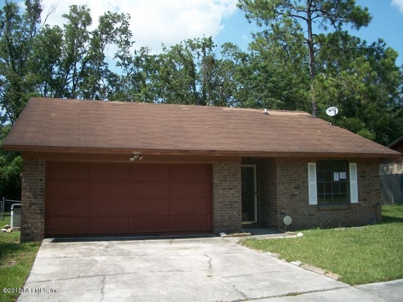 7907 Blank Dr N, Jacksonville, FL 32244