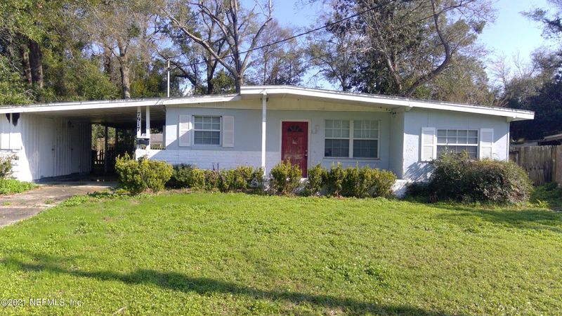 7917 Chateau Dr, Jacksonville, FL 32221
