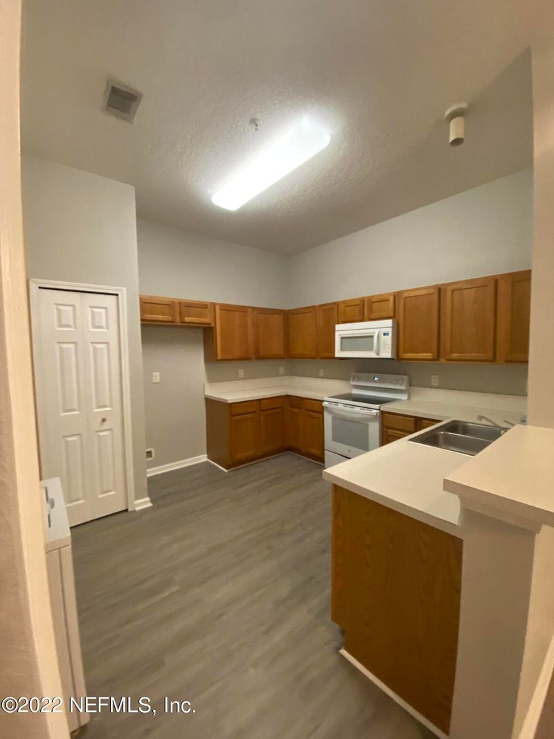 7920 Merrill Rd #101, Jacksonville, FL 32277