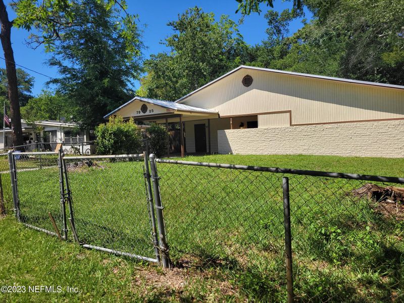 7925 S Chateau Dr, Jacksonville, FL 32221