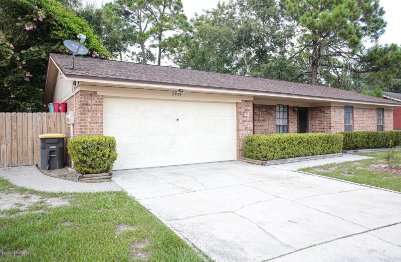 7939 Blank Dr N, Jacksonville, FL 32244