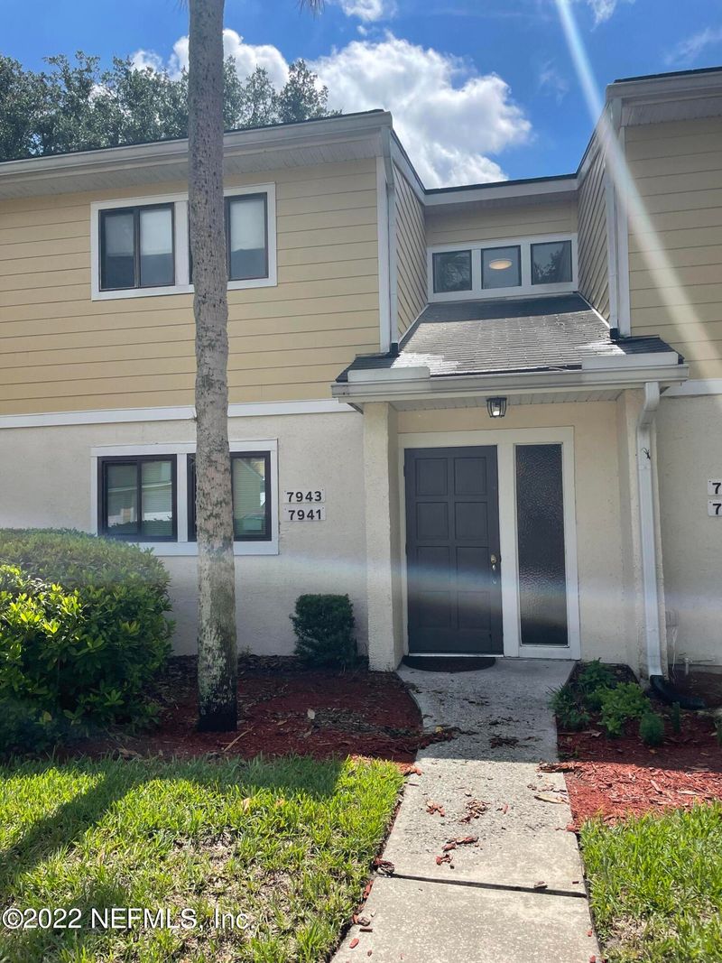 7943 Los Robles Ct, Jacksonville, FL 32256