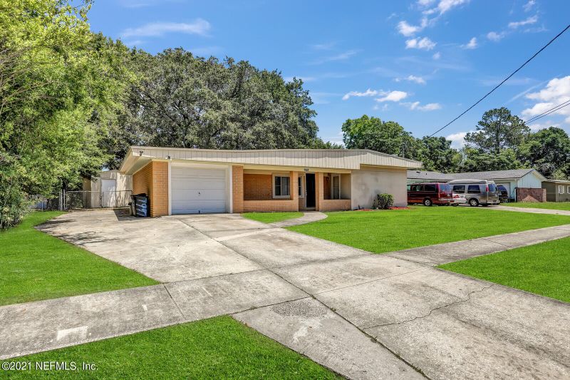 7947 Jaguar Dr, Jacksonville, FL 32244