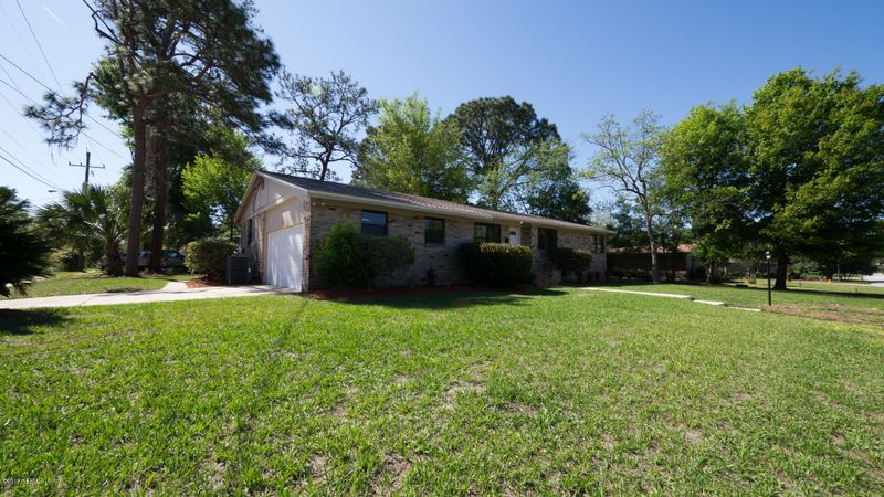 7952 Valleyview Dr, Jacksonville, FL 32211