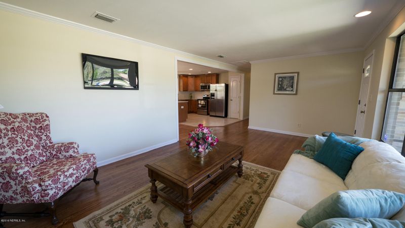 7952 Valleyview Dr, Jacksonville, FL 32211