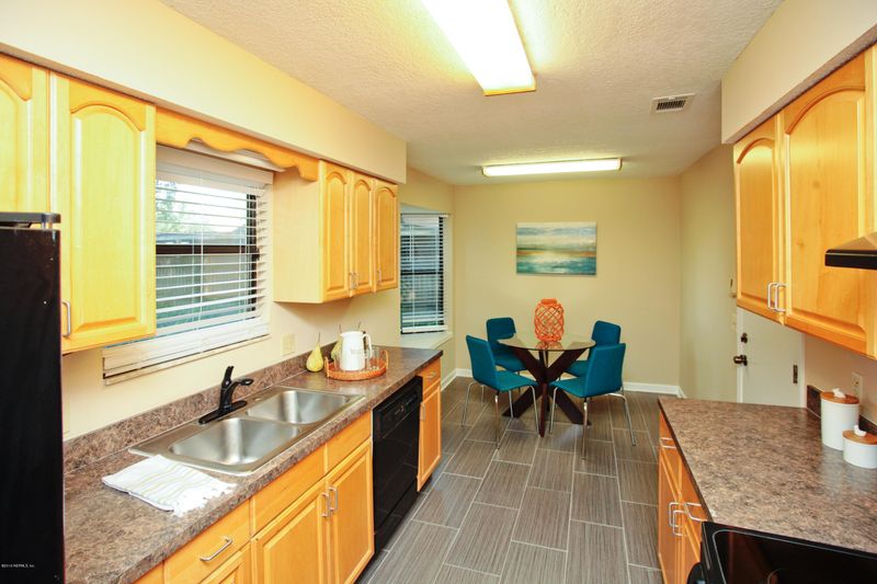 7954 Dwyer Dr, Jacksonville, FL 32244