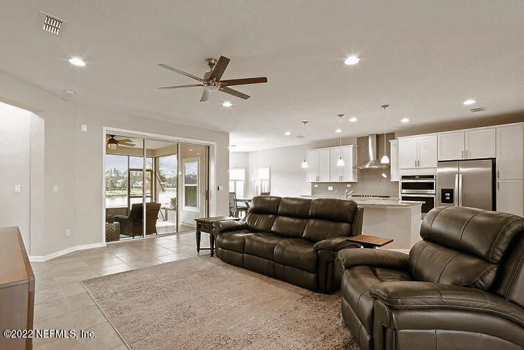 796 Bent Creek Dr, St Johns, FL 32259