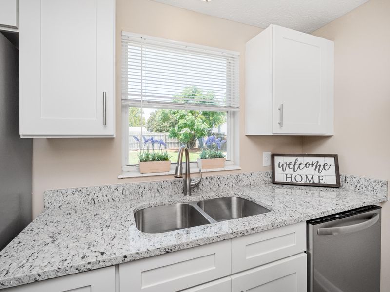 8 Millie Dr, Jacksonville Beach, FL 32250