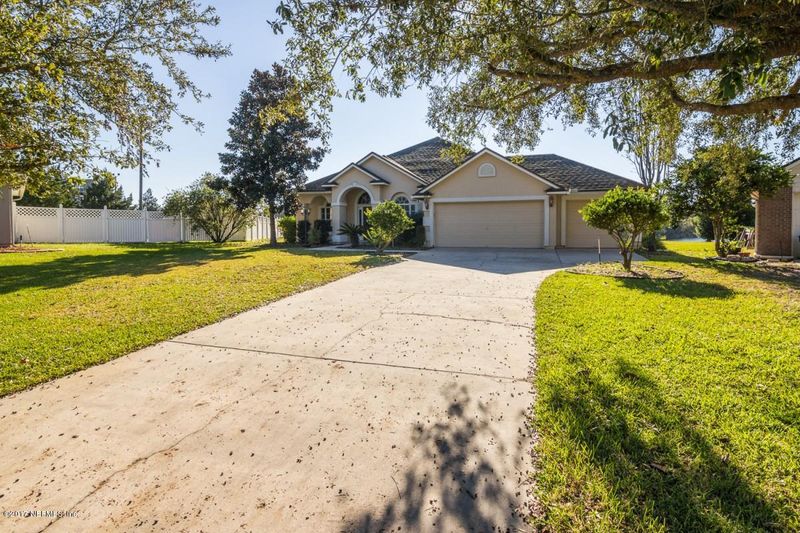 800 Wakemont Dr, Orange Park, FL 32065