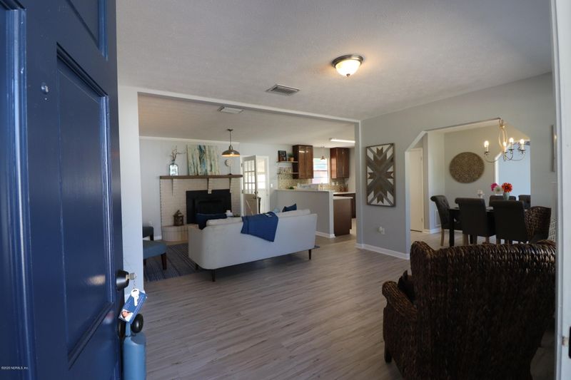 8004 Stuart Ave, Jacksonville, FL 32220