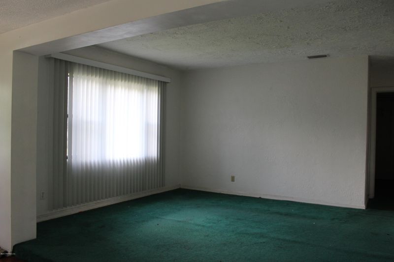 8022 Denham Rd E, Jacksonville, FL 32208