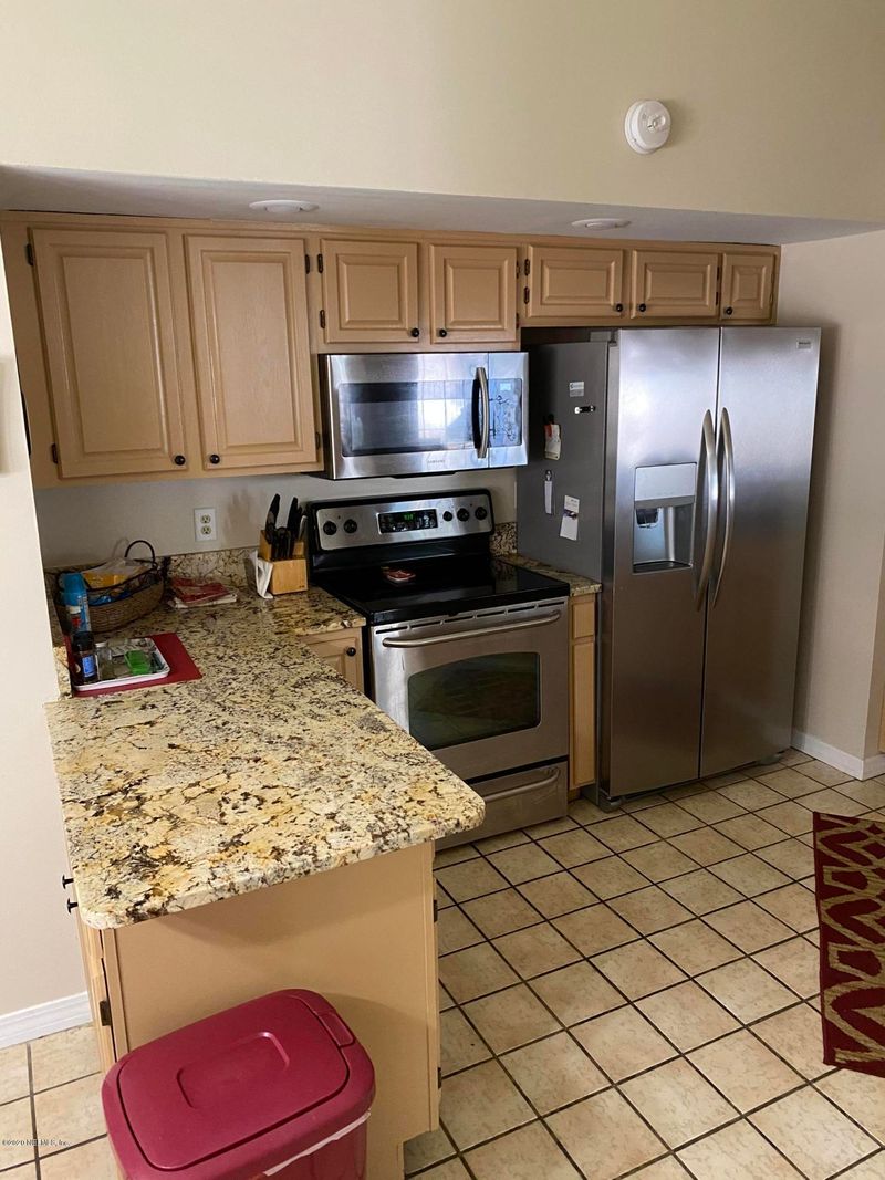 8037 Dickie Dr, Jacksonville, FL 32216