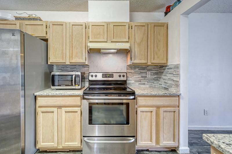 805 Southern Belle Dr E, Jacksonville, FL 32259