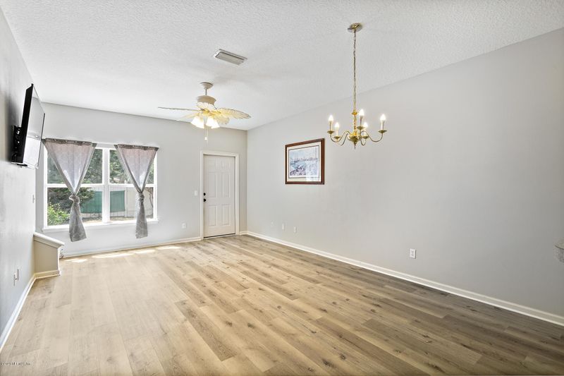 805 Southern Creek Dr, St Johns, FL 32259