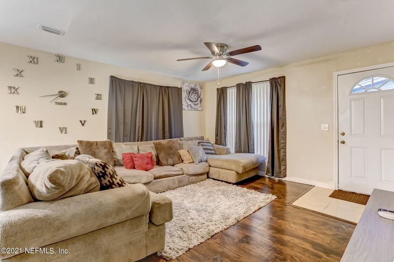 8052 Moncrief Dinsmore Rd, Jacksonville, FL 32219