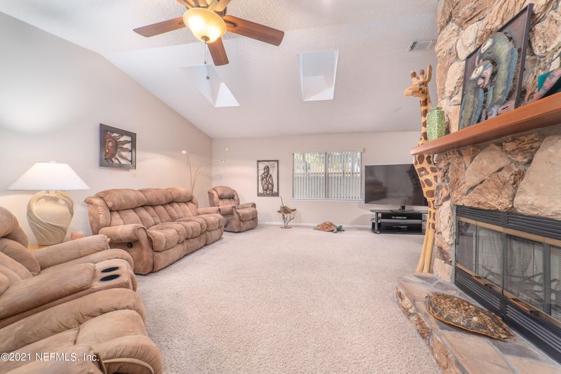 8056 Voltaire Ct E, Jacksonville, FL 32277