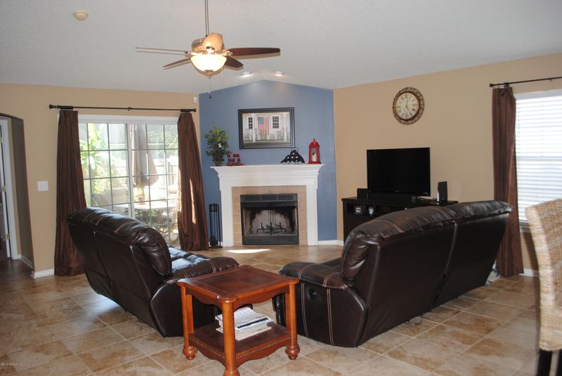 8062 Keswick Ct, Jacksonville, FL 32244