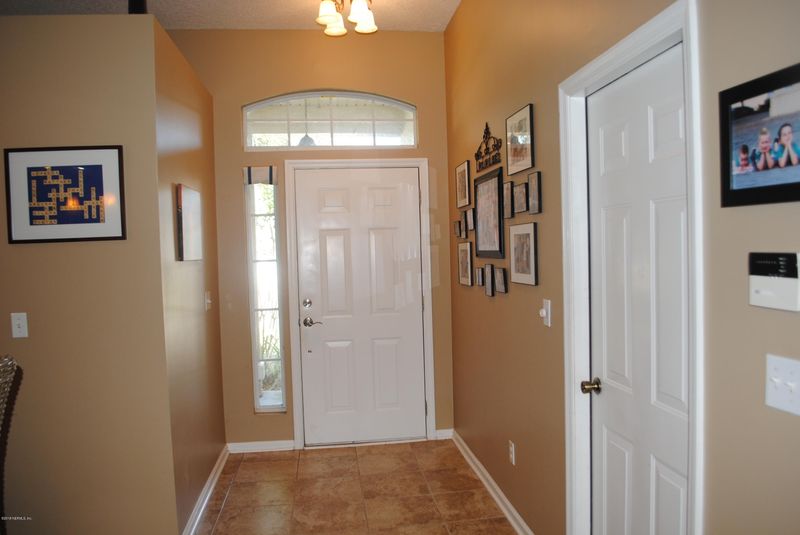 8062 Keswick Ct, Jacksonville, FL 32244