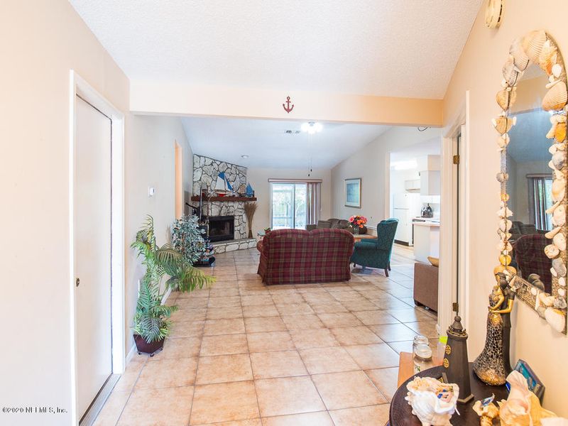 8063 Marseilles Dr, Jacksonville, FL 32277