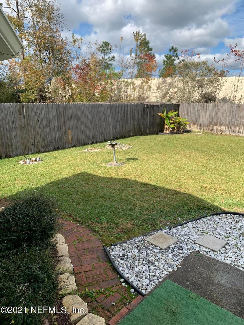 8064 Honeysuckle Ln, Jacksonville, FL 32244