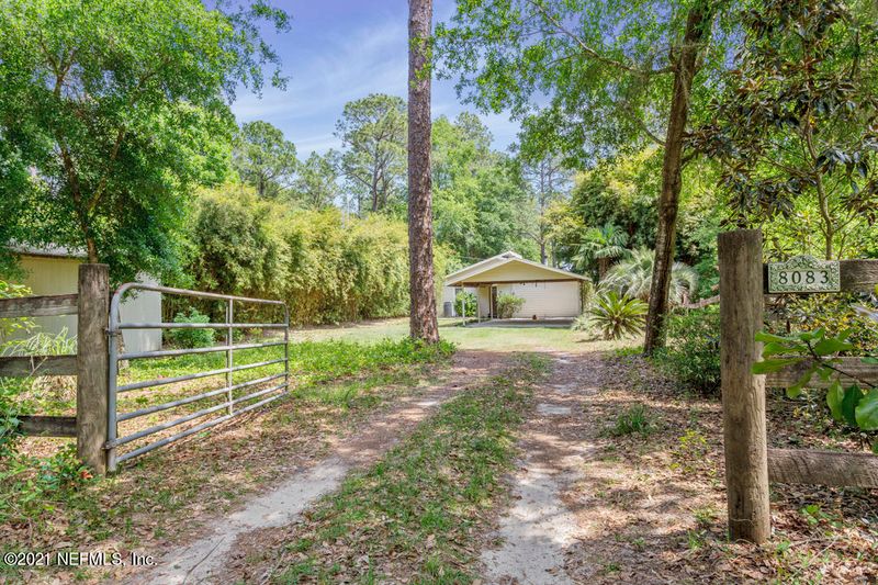 8083 Breezy Point Rd E, Melrose, FL 32666