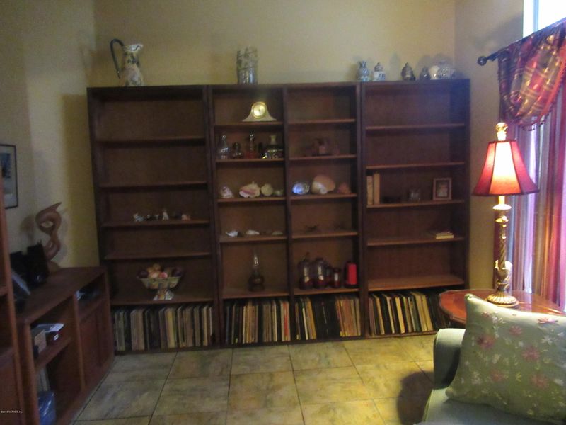 809 Southern Belle Dr, St Johns, FL 32259