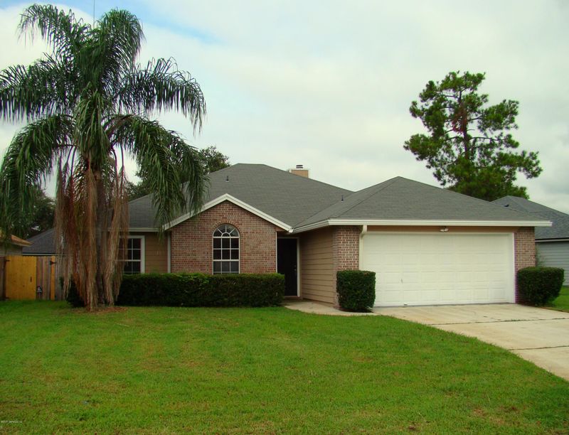810 Hickory Lakes Dr, Jacksonville, FL 32225