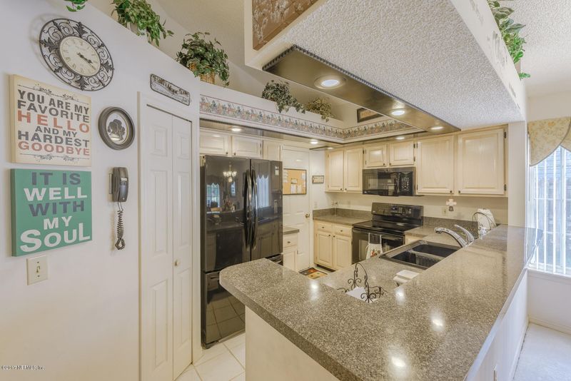 8102 Coatbridge Ln E, Jacksonville, FL 32244