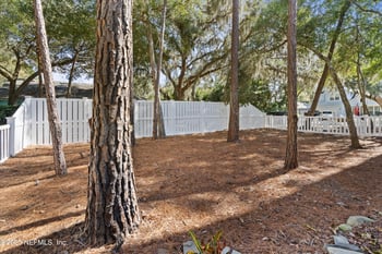 811 Paradise Ln, Atlantic Beach, FL 32233