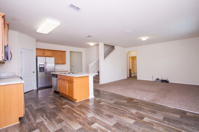 8113 Brothers Walk Ln, Jacksonville, FL 32277