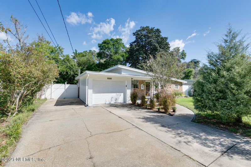 8121 Genet Dr, Jacksonville, FL 32210