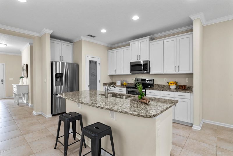 8124 Cape Fox Dr, Jacksonville, FL 32222