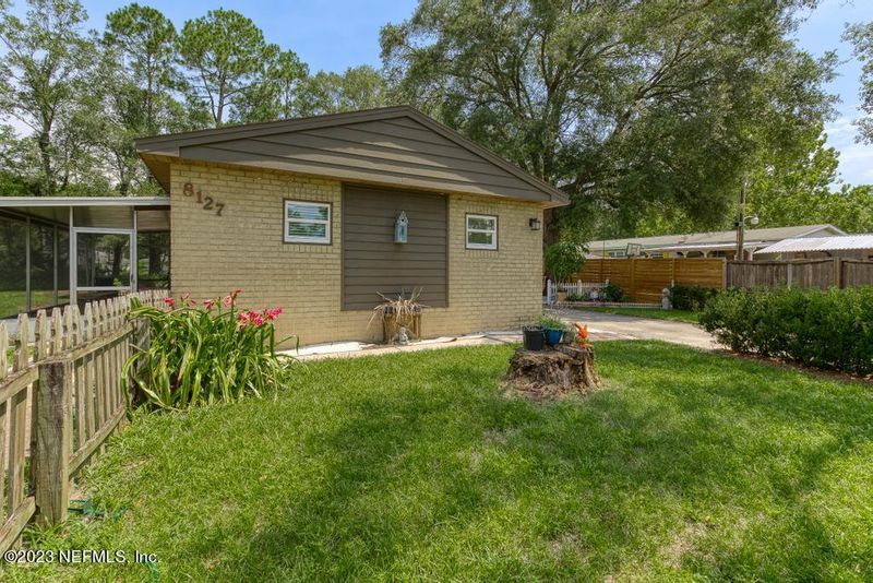 8127 Vining St, Jacksonville, FL 32210
