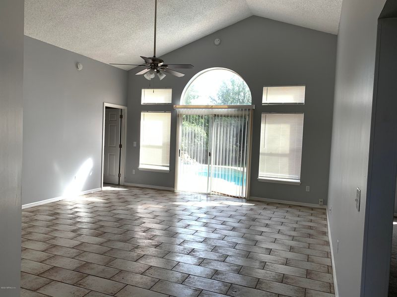8134 Pilgrims Trace Dr, Jacksonville, FL 32244