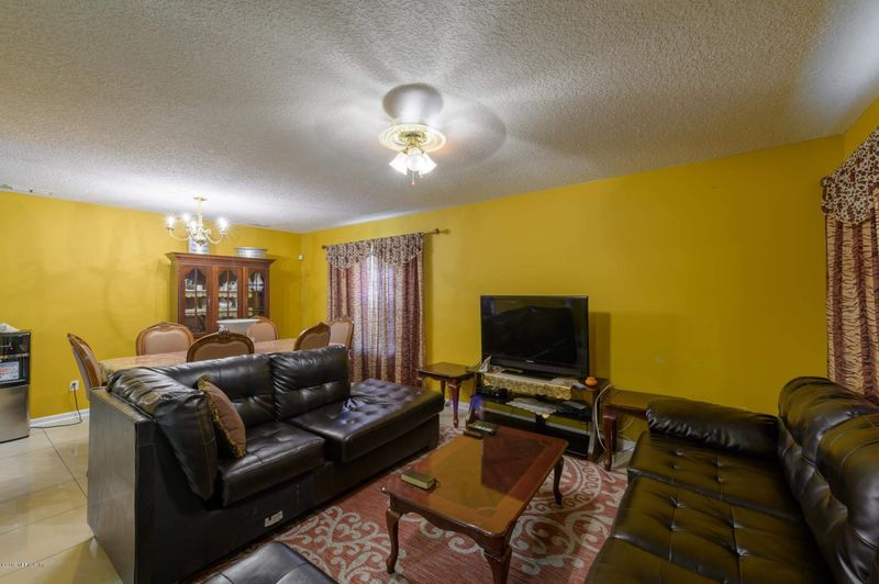 8136 Free Ave, Jacksonville, FL 32211