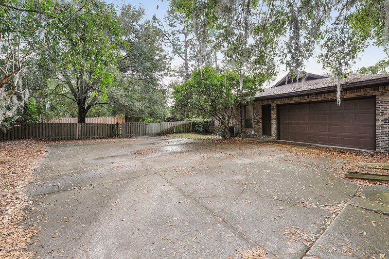 8141 Pine Lake Rd, Jacksonville, FL 32256