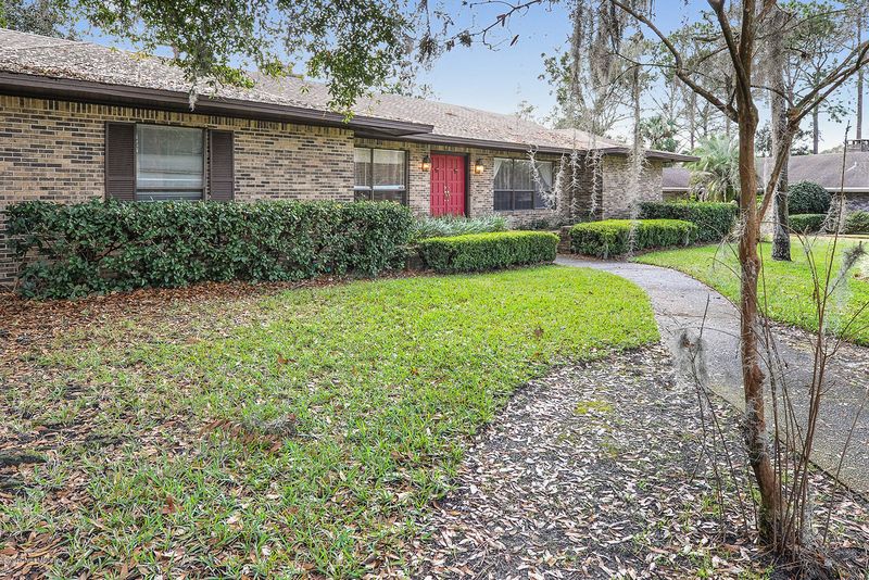 8141 Pine Lake Rd, Jacksonville, FL 32256